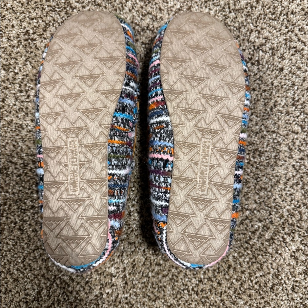 Minnetonka Multicolor Knit Moccasin Slippers with Faux Fur Trim - Picture 3 of 5